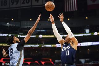 球迷们翘首 球迷们翘首