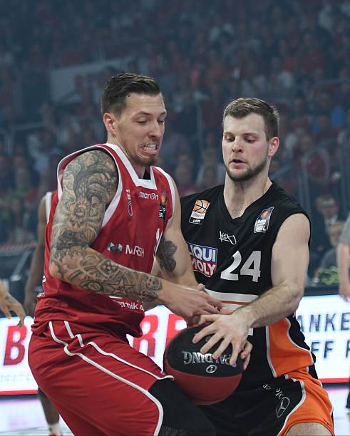 这场比赛居 这场比赛居